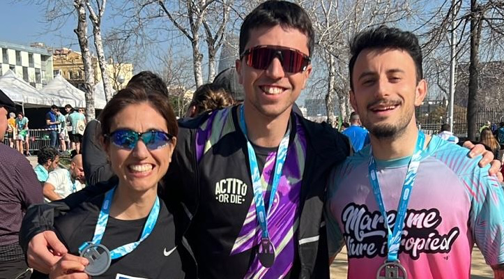 Felicitar a Carol Pelatto, David Sirera y Marius Paez por su 1/2 maraton